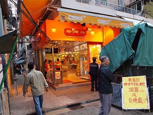 2010年至今，唐順興燒臘店為長者贈送午餐及禮物